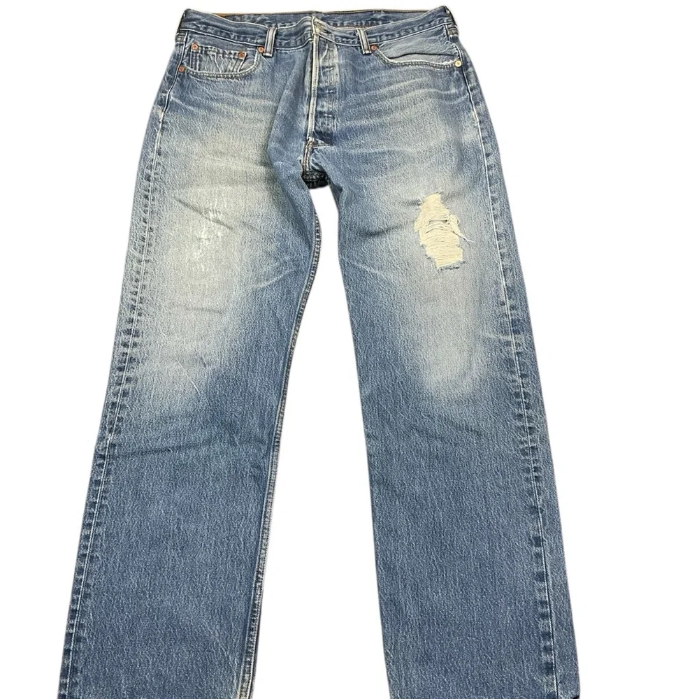 Y2K Levi’s 501 button fly medium wash straight leg jeans 36 x 31
